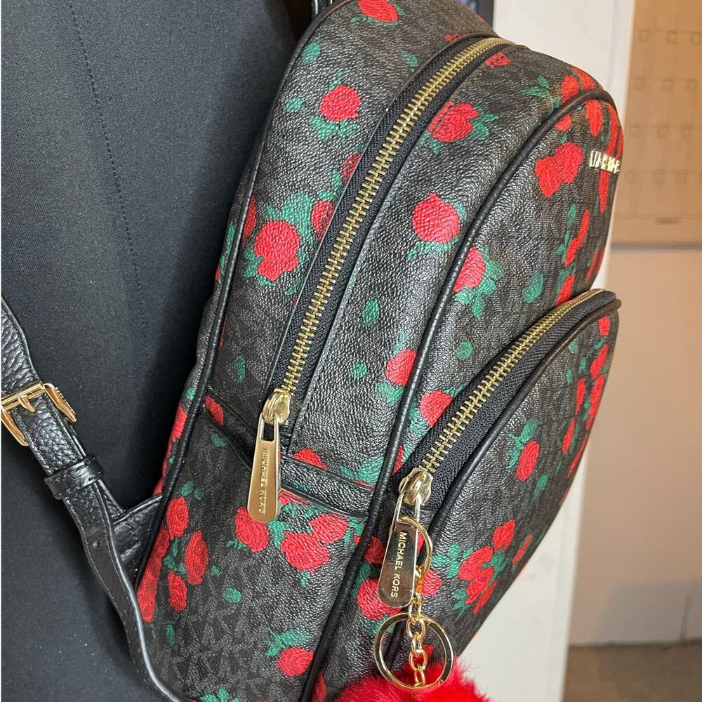 °｡⋆♡ Michael Kors Backpack & Passport Holder Set (HB-2) - Picture 7 of 14